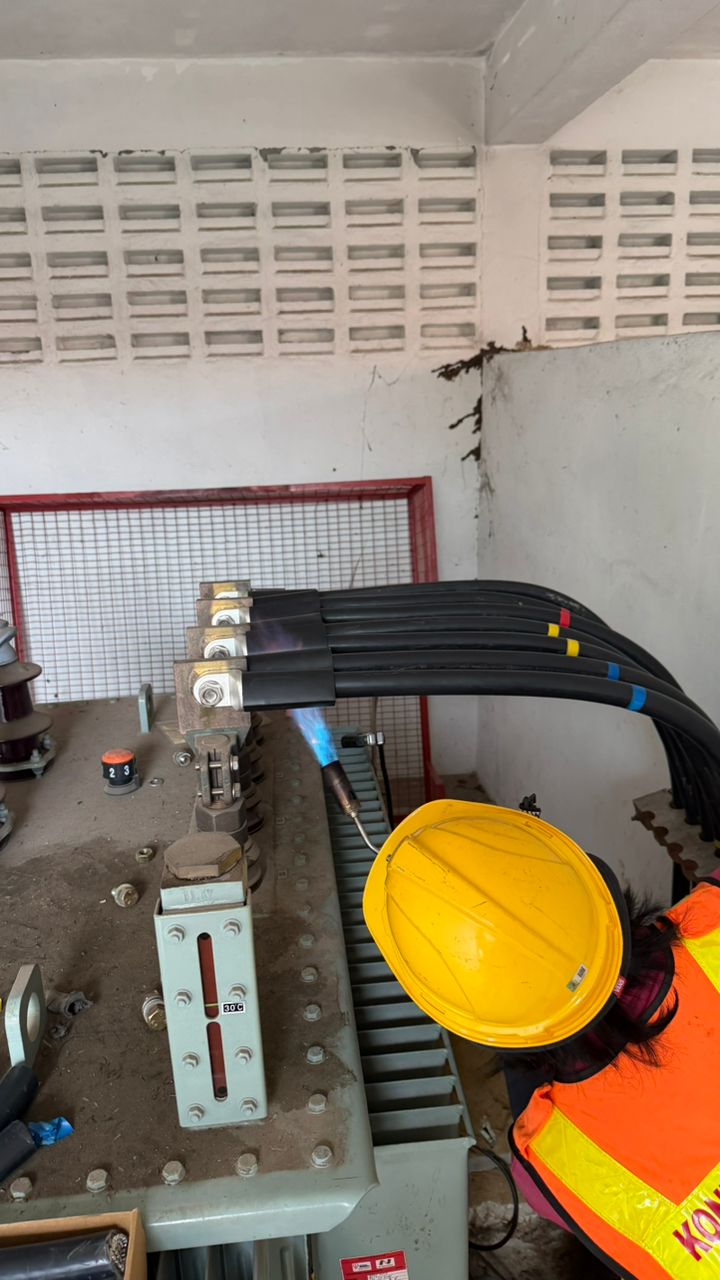 Heat-shrink cable jointing on a distribution transformer by NIKKISO-AYSHA