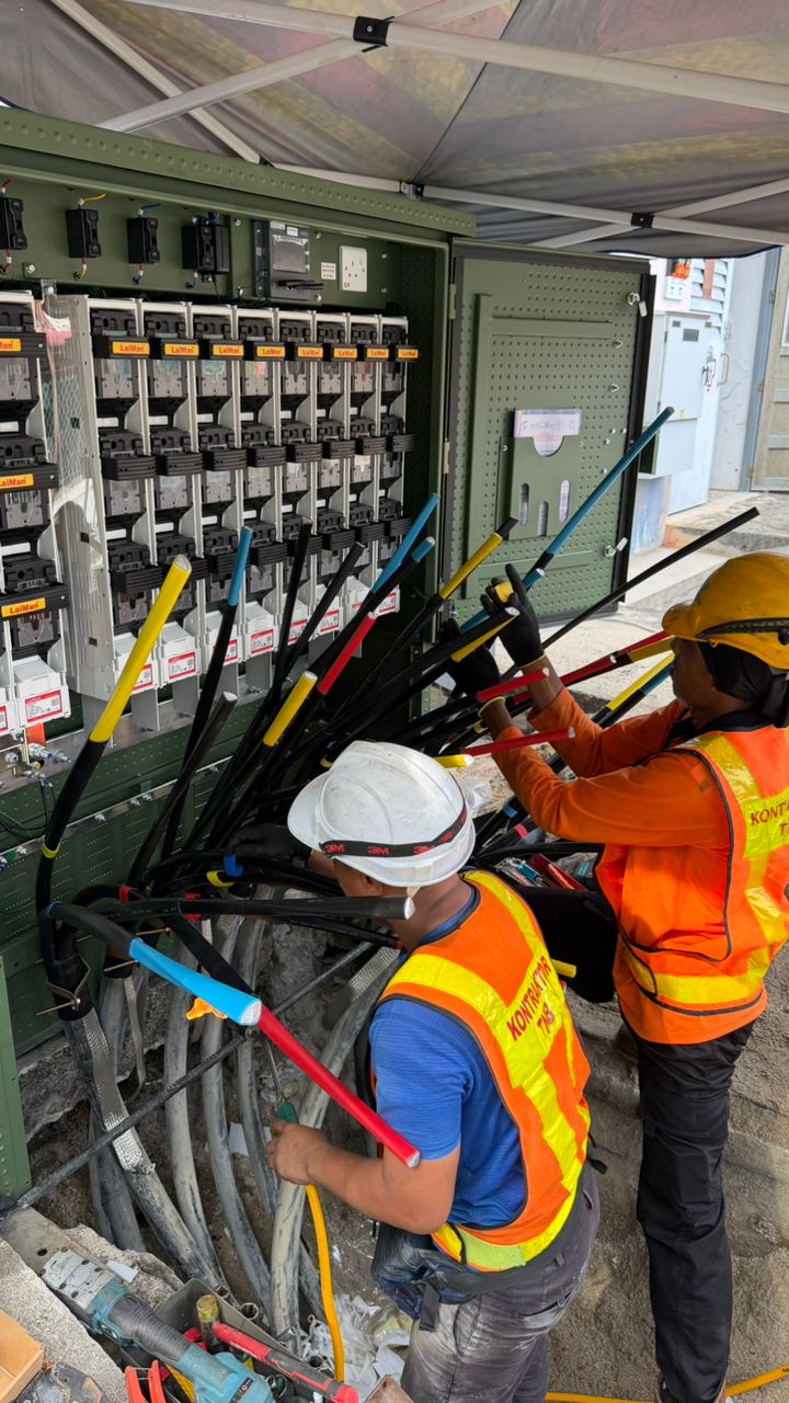 NIKKISO-AYSHA TNB cable jointing team working as an electrical contractor in Kepala Batas